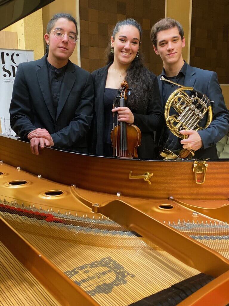 Uneben Trio